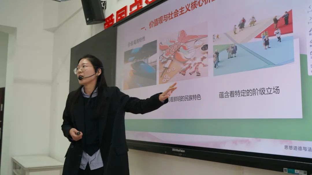 河南省高校思想政治課專家組蒞臨我校開展聽課調(diào)研活動(dòng)