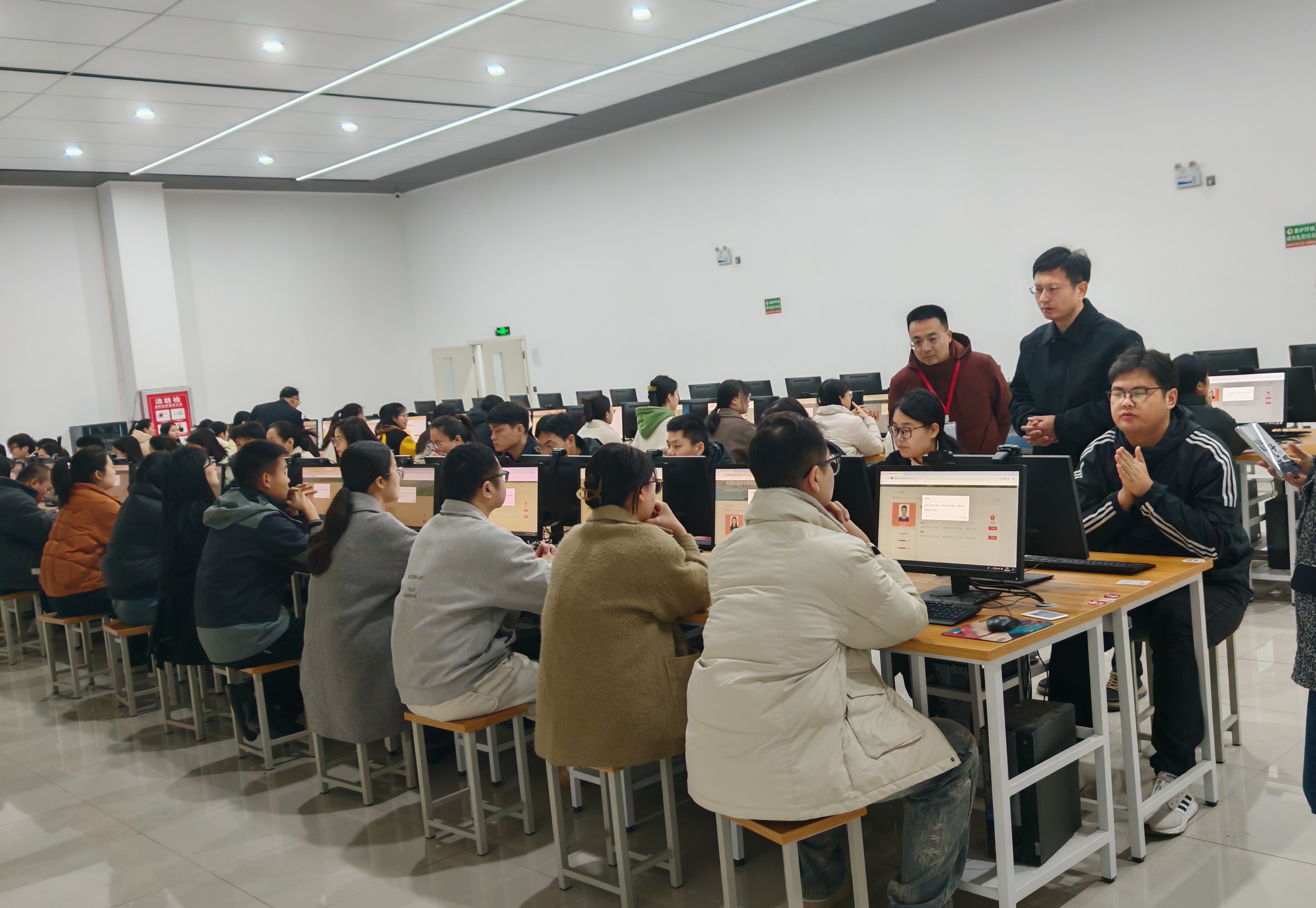 鄭州食品工程職業(yè)學(xué)院圓滿(mǎn)完成2025年教師資格證理論測(cè)試